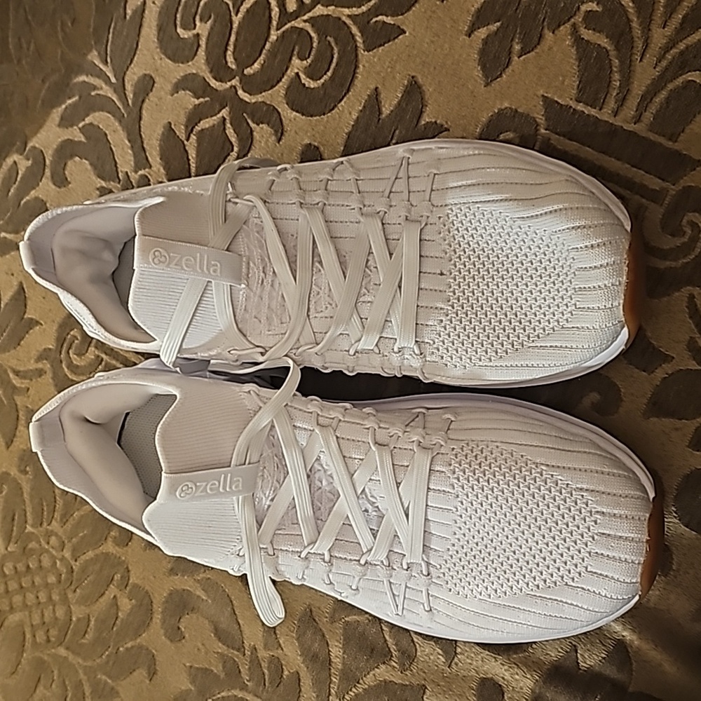 Zella  Womens Size 8M  "Energize" knit Sneaker white lightweight.   [B51]